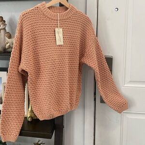Long-sleeved knitted sweater for woman